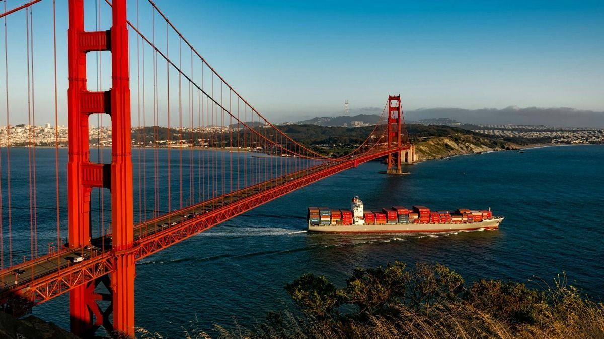AndrewsShipping's tweet photo. Get ready for summer by taking care of all your shipping needs. From residential to students, explore our full range of services to ensure a hassle-free season: https://t.co/tYkoyZbgry  #Summer #Shipping https://t.co/zVCk7tBMq9