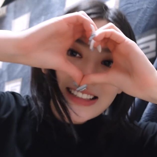 Askara Mahendra dan Raka Pradipta pamit undur diri setelah purna tugas selama tiga puluh hari bersama para Poulets. Salam kenal ke Aya, person behind Askara. Let's get along well, poulet! 😋🤍