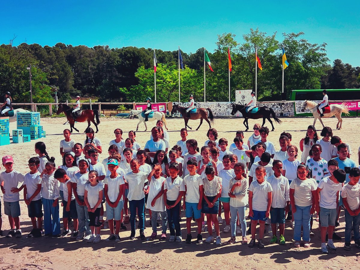 Un dimanche au #CentreEquestre pour les élèves du #REP Mosson

Le dispositif graine d’artiste porté par <a href="/FFEquitation/">Fédération Française d'Équitation</a> fait écho au projet #danse #nefle pour rassembler l’école Heidelberg

Énergie débordante de l’équipe pédagogique, prestation artistique remarquable des élèves.