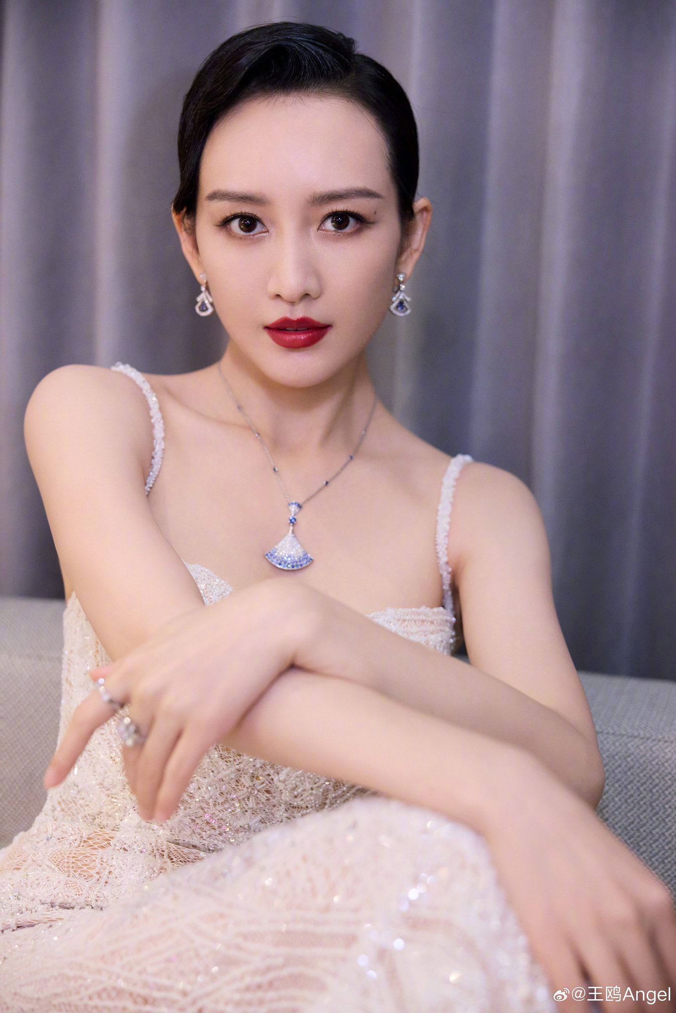 王鸥 XユーザーのCNentさん: 「#WangOu shares new snaps #AngelWang #王鸥  https://t.co/v0szPN2tIw」 / X