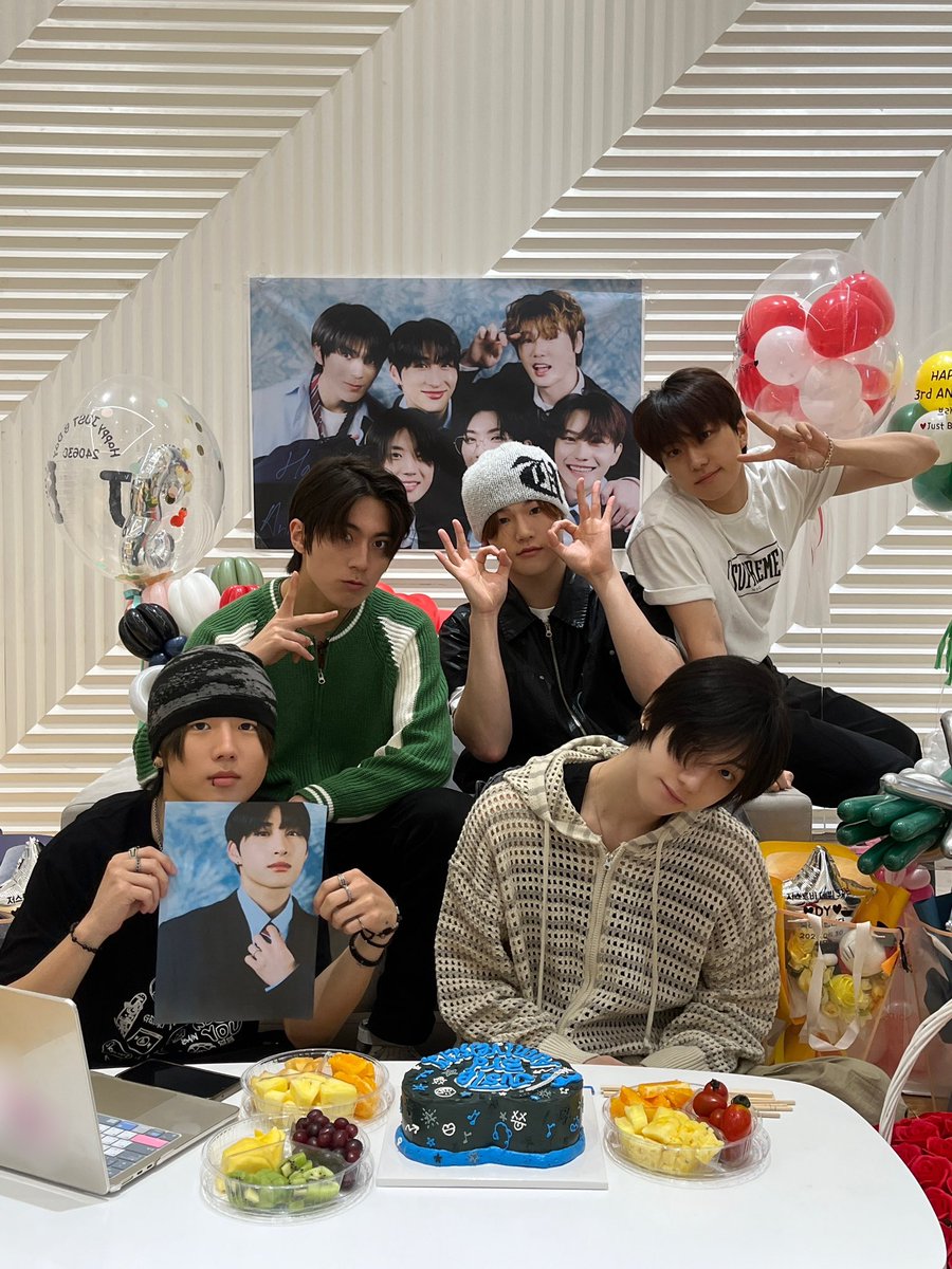 JUSTB_Official's tweet image. [#JUSTB_BY] 📸JUST B 3rd Birthday Party💝

#JUSTB #저스트비
#JUSTB_3rd_Anniversary