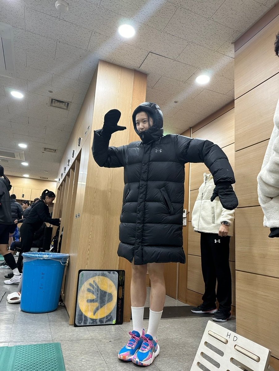 제가 반장이 된다면
여러분들을 위해 노력하고
먼저 나서며 불의에 맞서고...
(3표) 

                             얘들아 잘부탁해~😘(25표)