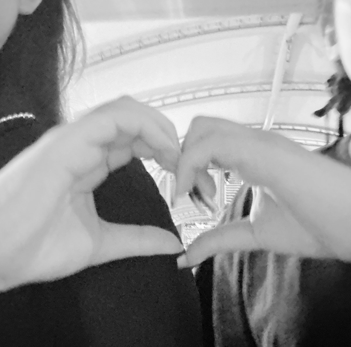 atz__s__'s tweet photo. 久々の浮上🌙久々のアチズ🥹❤️‍🔥推しと推しの現場めちゃくちゃ楽しかったよおおおおおお‼️りんごニムと初連番🌟😭たくさん騒いで盛り上がった〜❣️🙂‍↔️ボイネクほんとかわいいかわいいアチズパフォ最高‼️サンくんもテサンくんもだいすき🐈‍⬛🐱🖤 https://t.co/uqBocrg5PG