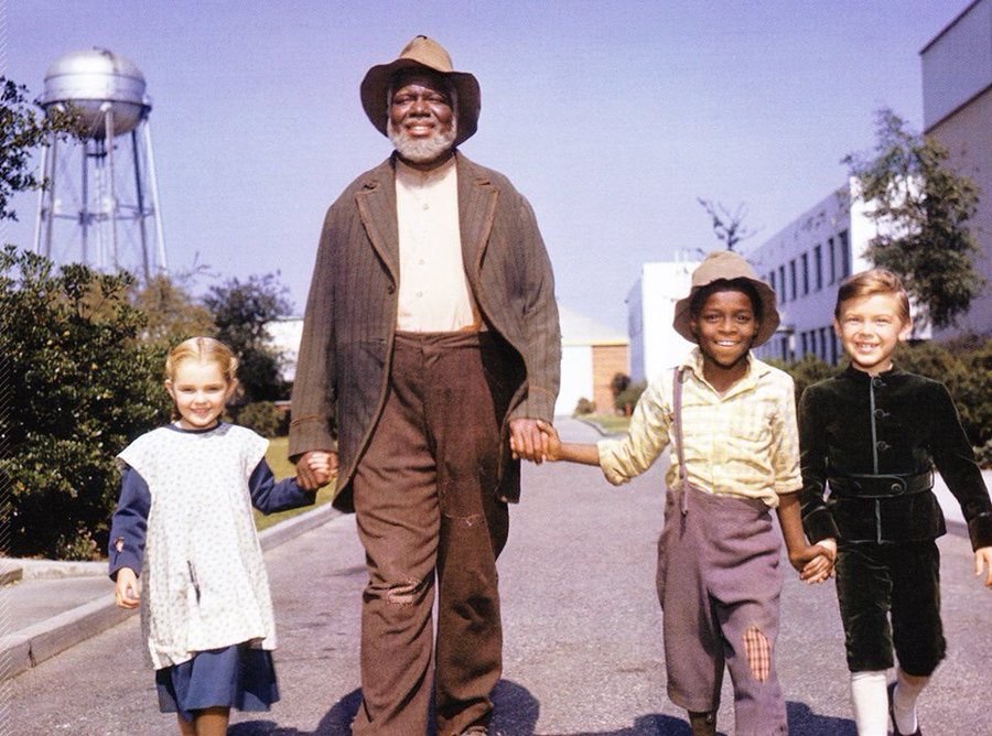 baskett1946's tweet photo. THIS is what Song of the South is all about! The animation is pretty darn special too!
#SongOfTheSouth
#UncleRemus
#Johnny https://t.co/ClniyGlGZq