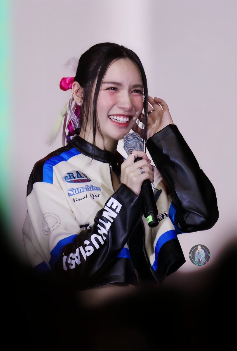 Lookkaeww_Fan's tweet photo. LoveSenior 1st Fan Meeting Vietnam🇻🇳💜

FULFILLED MY HEART
#LoveSenior1stFMinVietnam 
#lookkaewkamollak https://t.co/W1lqBkVPHM