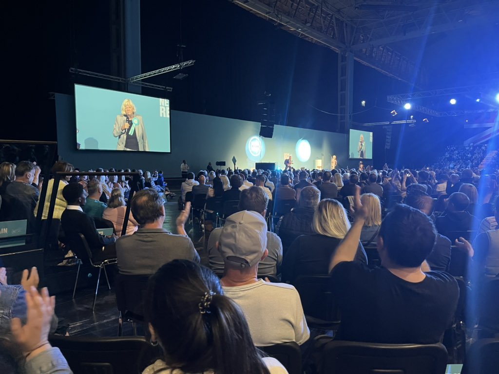 kaitborsay's tweet photo. Happy Sunday from Rally for Reform, the UK’s newest party fills a hall at the NEC with 4.5-5K people. Must be the largest rally of this election campaign. Nigel Farage joined on stage by Richard Tice, Ann Widdecombe and Zia Yusuf. https://t.co/nwCdcsLDTP