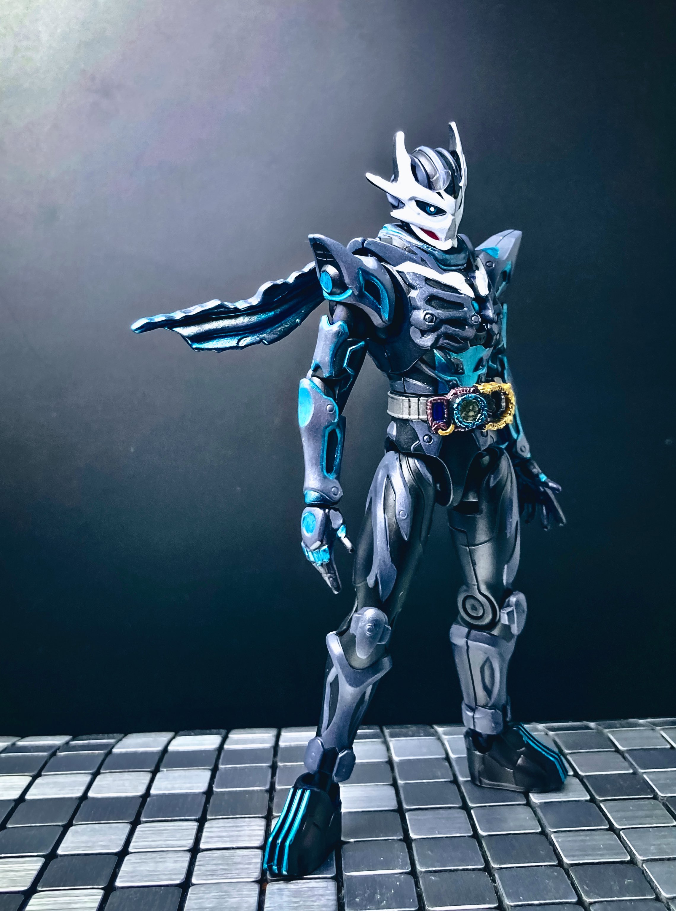 仮面ライダー皇峰 コスプレ用一体型スーツ（塗装済完成品・光硬化レジン製） 仮面ライダー影月 コスプレ用一体型スーツ（塗装済完成品・光