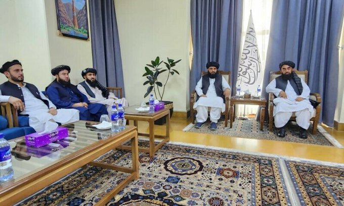 Payfurdu's tweet photo. پاک و افغان وفد کی دوحہ میں ملاقات!

ذبیح اللہ مجاہد کی صدارت میں افغان اور آصف درانی کی صدارت میں پاکستانی وفد کی اقوامِ متحدہ کے افغانستان پر تیسرے دوحہ اجلاس میں شرکت۔ 

ملاقات میں دو طرفہ تعلقات کو مظبوط کرنے کے لیے علاقائی تعاون و سلامتی پر بات چیت متوقع۔ https://t.co/wfgN26mz4c