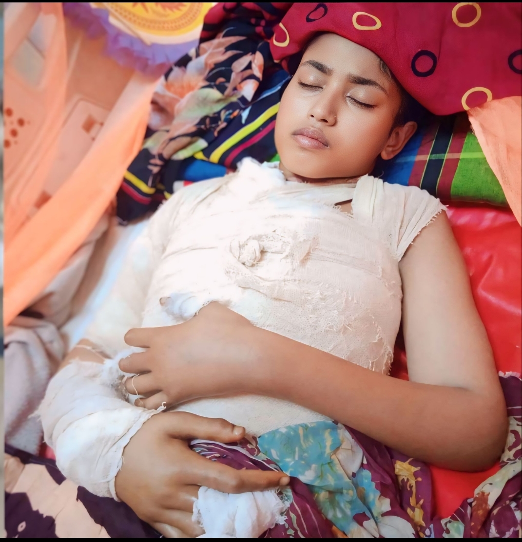 কাউনিয়ায় আগ্নি দগ্ধ, বাঁচার আকুতি স্কুল ছাত্রী মোহনার