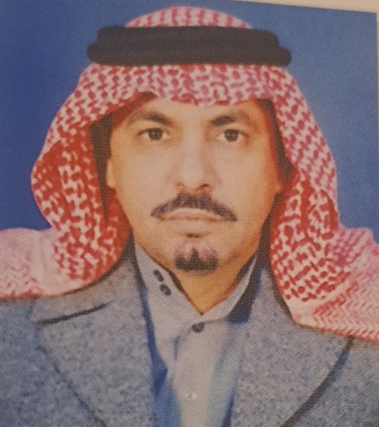 ٧٩- عبد العزيز بن عبدالكريم بن عبد المحسن أبو هلال

من مواليد الزلفي ١٣٥٩هـ تلقى تعليمه الابتدائي في المدرسة الجنوبية بسكاكا (الملك عبدالعزيز (حاليا) ، ثم معهد المعلمين الابتدائي بسكاكا عام ۱۳۸۳ هـ، ثم حصل على الشهادة المتوسطة والثانوية منازل، ثم مركز الدراسات بالرياض عام ٩٤ /