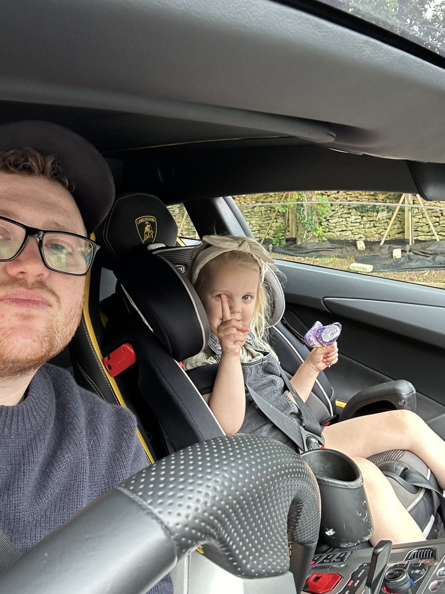 iamloads's tweet image. June vibes 🧙