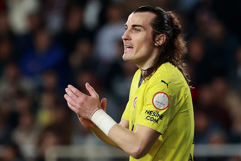 🚨Jose Mourinho yönetiminde yeni sezona hazırlanan #Fenerbahçe , Çağlar Söyüncü'yü bonservisiyle kadrosuna katmaya hazırlanıyor.

Yönetim, milli oyuncuyla görüşmüş ve kişisel şartlarda anlaşmıştı. Athletico Madrid ile yapılan bonservis görüşmeleri de nihayete erdi.

(<a href="/ntvspor/">NTV Spor</a>)