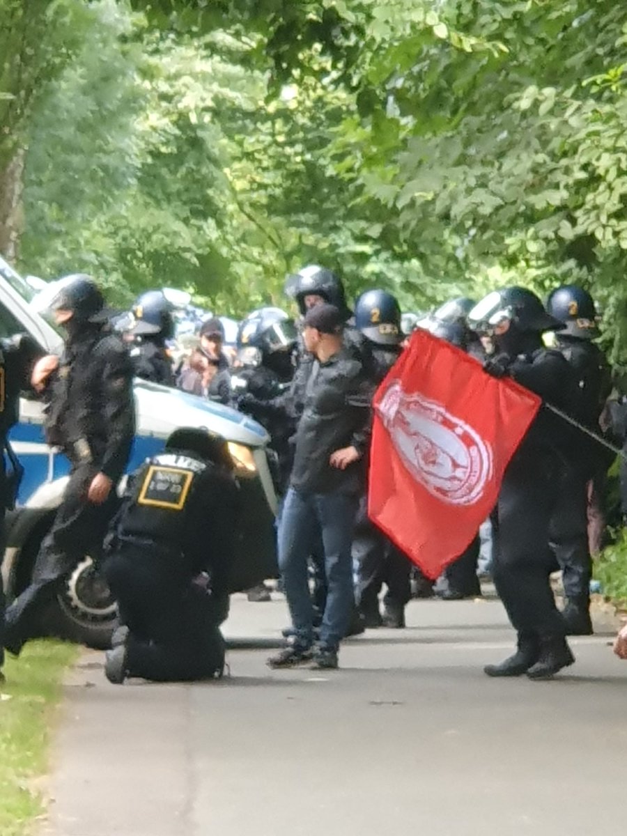 FKOonline's tweet image. Am Samstag haben wir uns in #Essen mit tausenden Antifaschist:innen der #noAfD in den Weg gestellt!

Unsere politische Auswertung 

"AfD-Parteitag gestört – gemeinsam die nächsten Schritte gehen!"

findet ihr hier:

fkoonline.org/afd-parteitag-…

#e2906 #Widersetzen