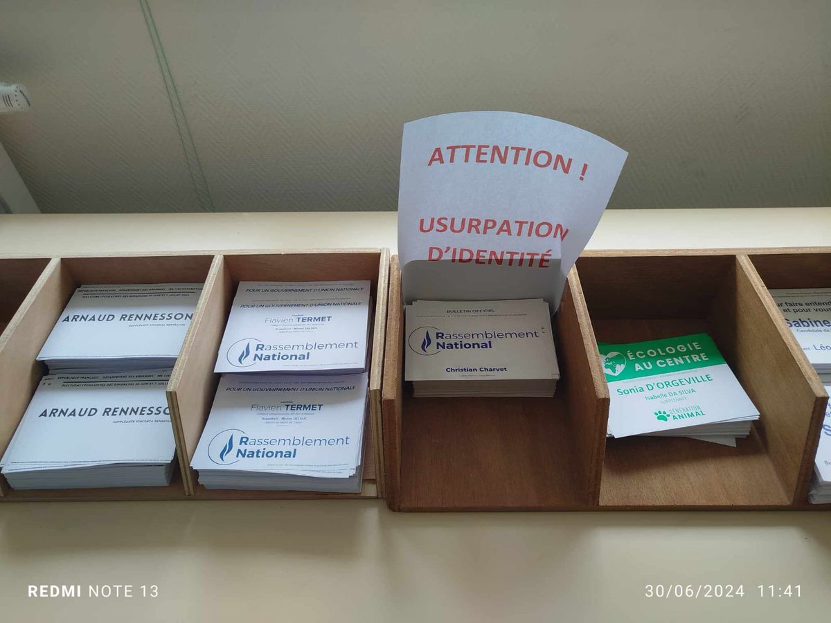 marinetondelier's tweet photo. À Rethel (Ardennes), dans tous les bureaux de vote, un message illégal ajouté au dessus d’un tas de bulletins de vote.

C’est le maire lui même qui aurait donné cette consigne.

Une affiche du #RN trône d’ailleurs dans le bureau qu il préside... https://t.co/p8zEF271ia