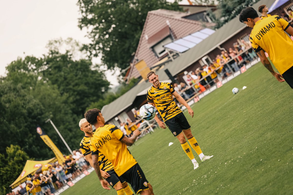 DynamoDresden's tweet photo. Gleich geht’s los gegen den FSV Neusalza-Spremberg! ⚡️ #FSVSGD #sgd1953 https://t.co/BTLUxDJzk9