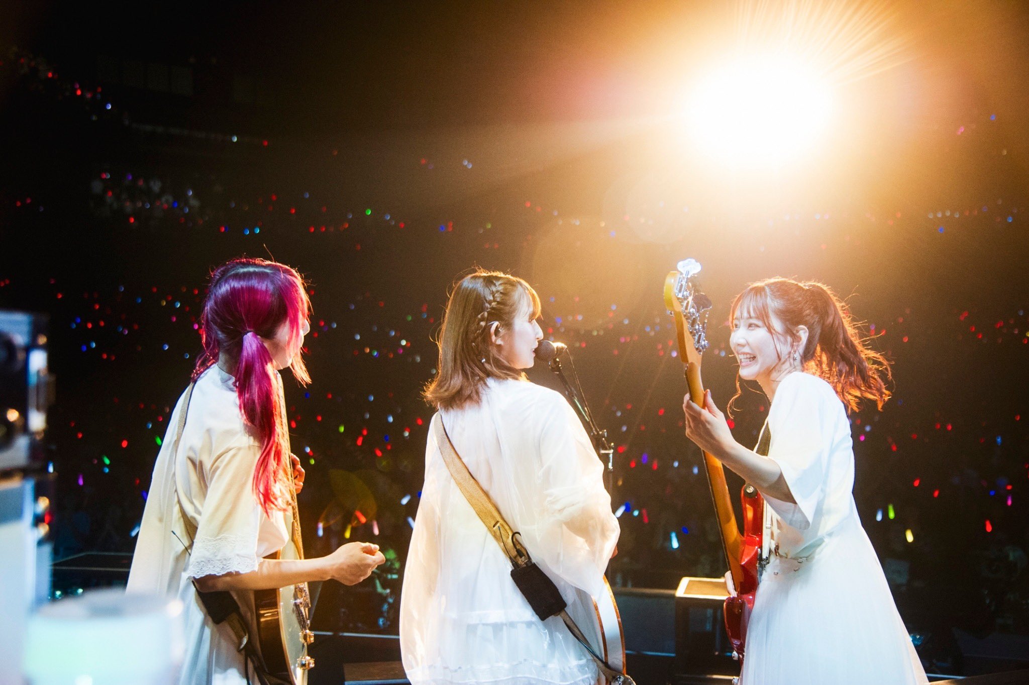 GRUb6B0a8AAH8UB?format=jpg&name=large