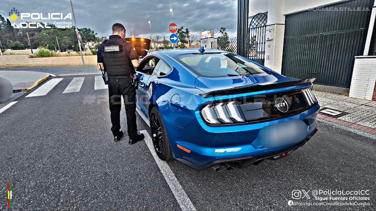 PoliciaLocalcc's tweet photo. Aunque a veces se nos presenten situaciones que parecen más dignas de #videojuegos🎮 como #GrandTheftAuto, en la realidad solo tienes una vida🍄 y no te dan puntos por poner en riesgo a los demás (te los quitan).
Investigado por #DCSV
#PoliciaCastilleja https://t.co/0q71ECqhSY