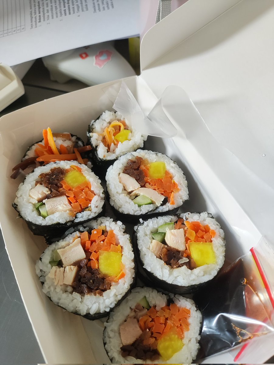 memejemen's tweet photo. ~MAKANAN GOFOOD/GRABFOOD UI DEPOK &amp; SEKITARNYA~

Dibuat spy km gk beli crisbar lg crisbar lg😔🙏

(coming from someone yg sblm makan scroll gofut dlu 2 jam) https://t.co/KEcjdHYRVb
