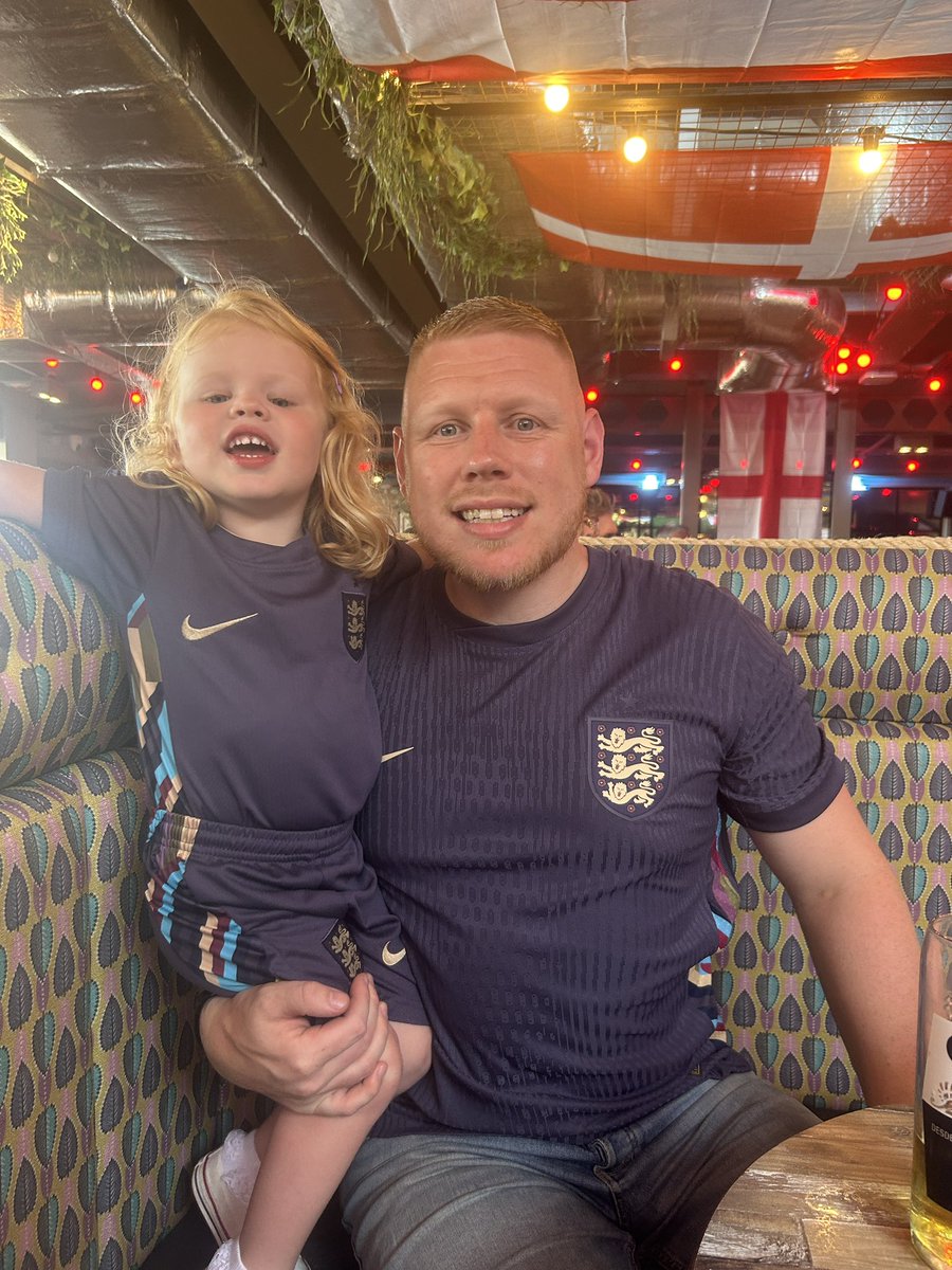 acottn's tweet photo. Antony and Annie #SSNThreeLions https://t.co/Pf8ns5Cjzz