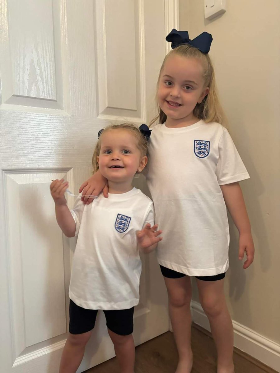 RobF_TheRef's tweet photo. #SSNThreeLions Nevaeh and Levanah https://t.co/33WMhYtDVN