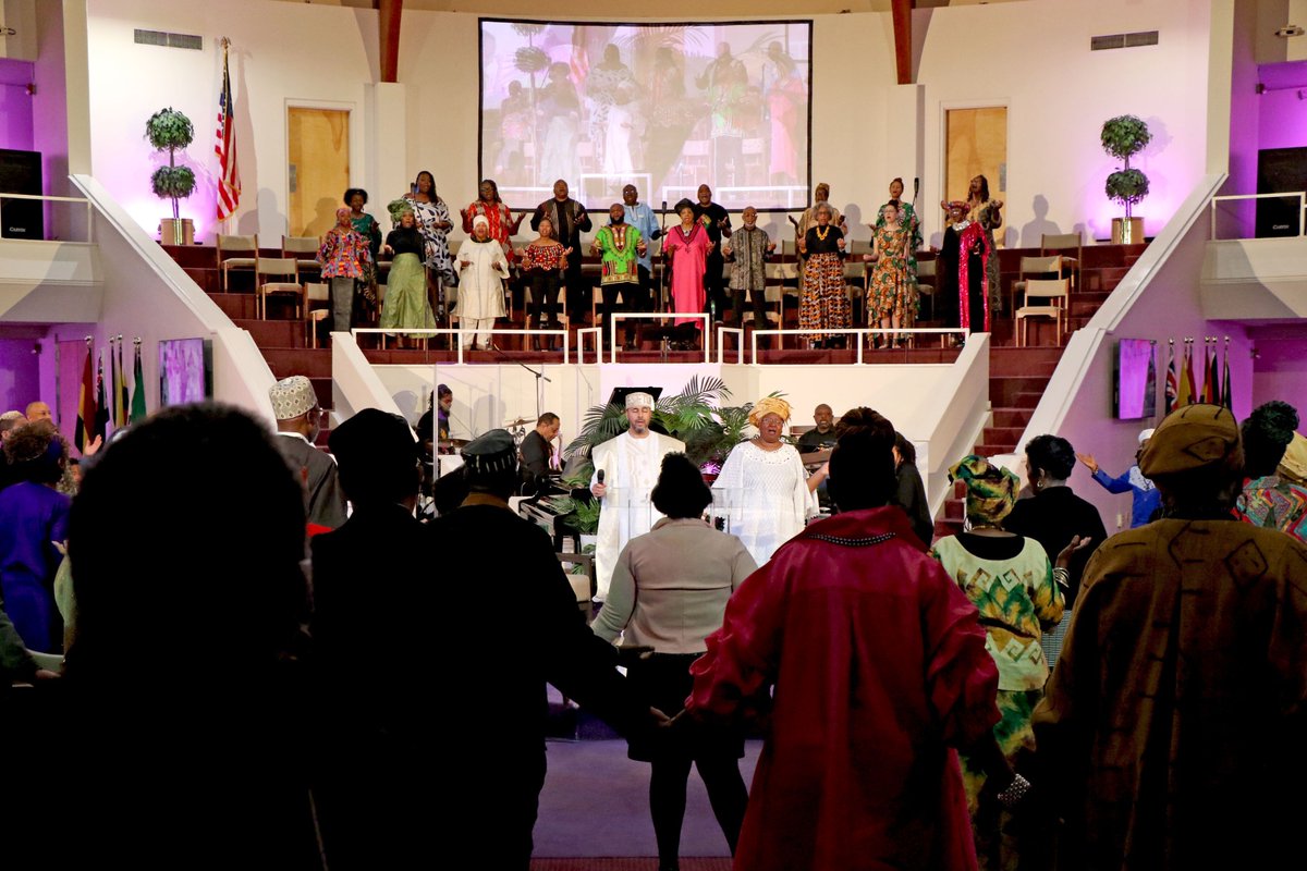 HillsideTruth's tweet photo. We grow stronger together! What do you love most about being part of our spiritual family? 

Let us know in the comments! And be sure to join us this morning in person or online for service! 

#SpiritualCommunity https://t.co/KumvuYbrK5