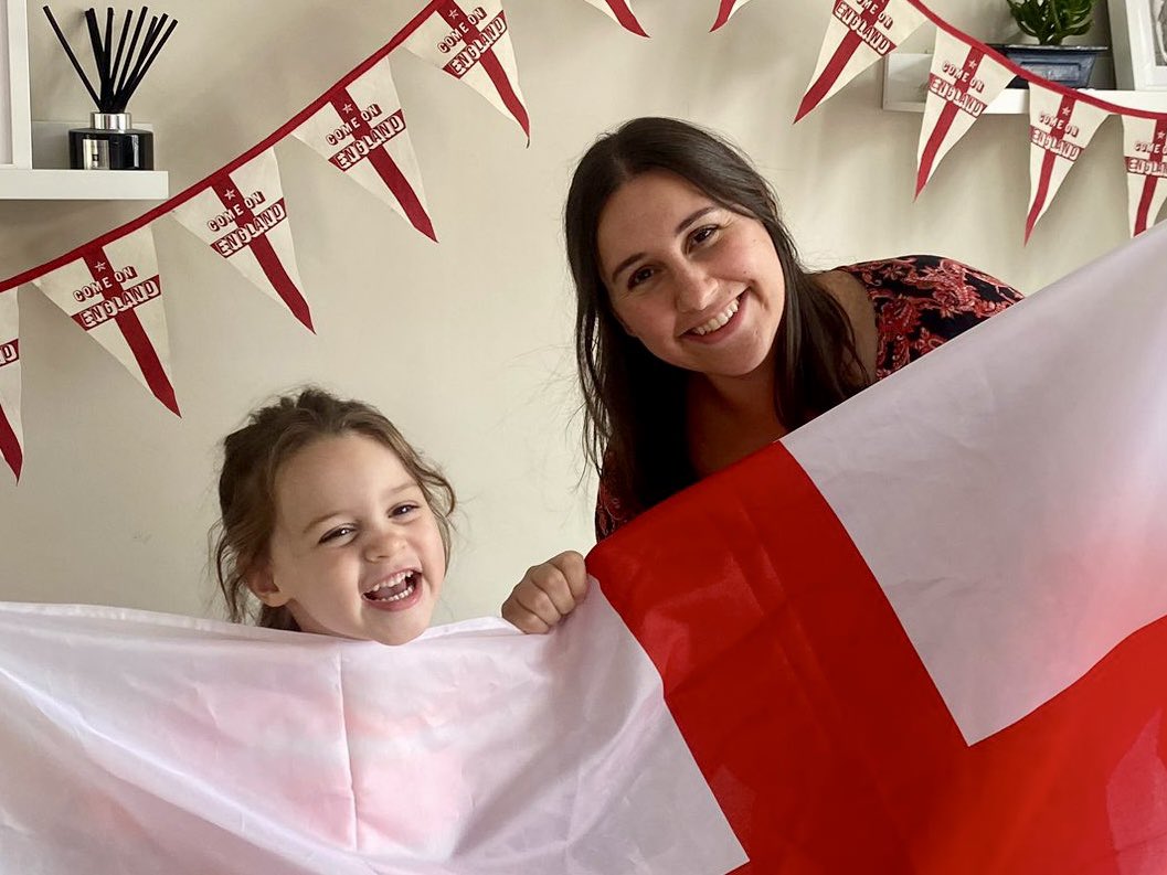 #SSNThreeLions Emily &amp; Fliss
