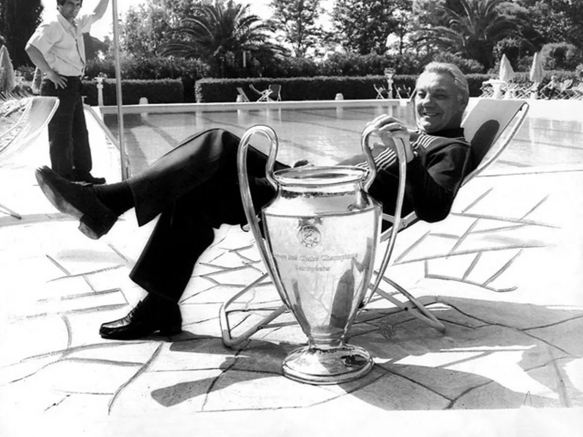 spiritofshankly's tweet photo. Remembering the legendary Smokin’ Joe Fagan, who passed away 23 years ago today #bootroom #treble #ynwa https://t.co/kTw3LEQZpn