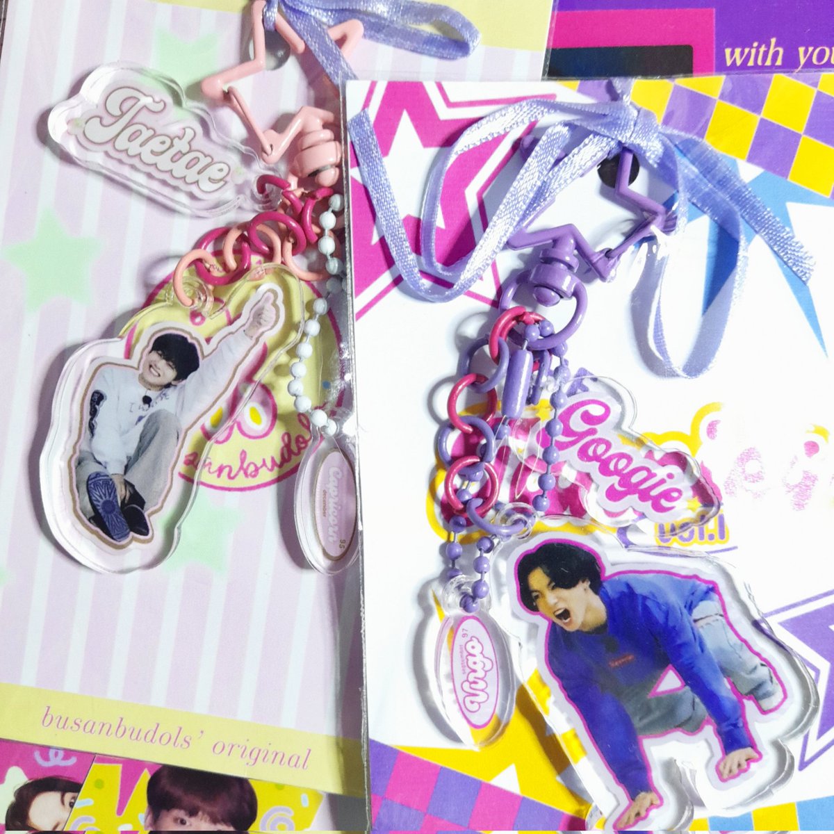 jungcoocart's tweet image. I've been wanting them for a long time, and finally!! googie and taetae keyring came home today! Thank you so much @busanbudols for packing them safely and for the freebies 💗 super cutie and pretty nila sm 😭 

#bbudolsproofs