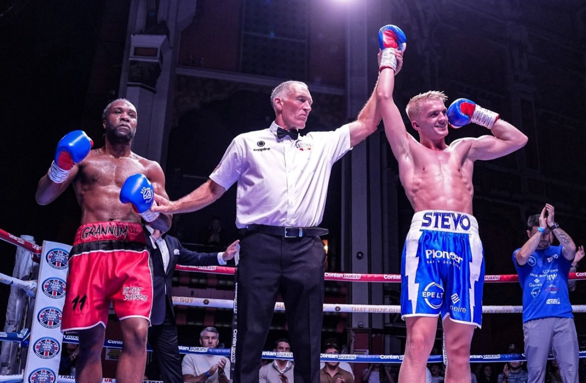 steclarke01's tweet image. Good win last night in my first 6 rounder to go 4-0!
Big thanks to my team, sponsors and all those who bought a ticket to come and support its means the worldπ
More fight news coming very soon πβ³