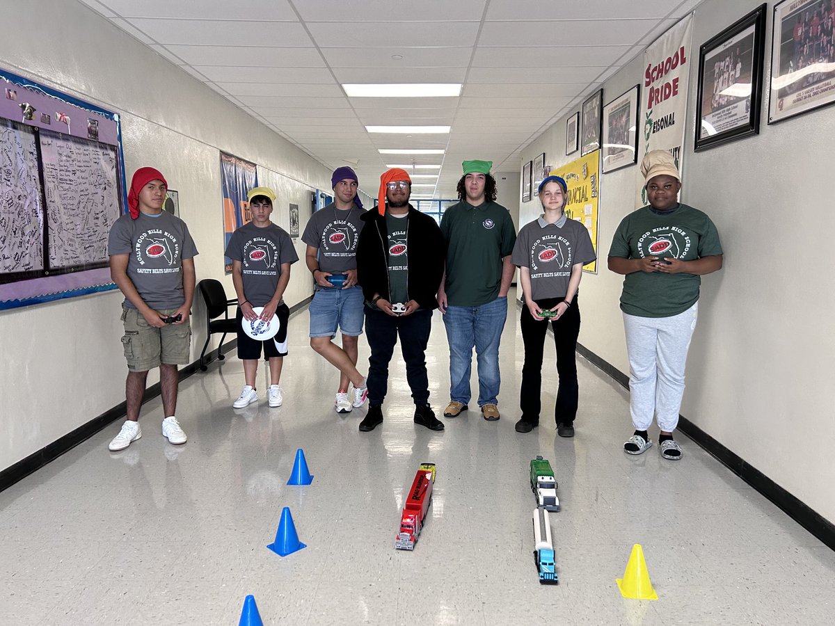 hhhsSADD1's tweet photo. We pledged to stay focused & safe on the roads = BE A SMARTIE & buckle up🎓 @Principal_HHHS @SADDnation I @TeensDriverSeat @nylcorg @Fam4SafeStreets @AAAFlorida @NOYSnews @impactdrivers @FLTeenSafeDrive @cohgov @end_dd @wsvn @trafficsafetyteam @udriverseat Team https://t.co/jHHBQOcDiB