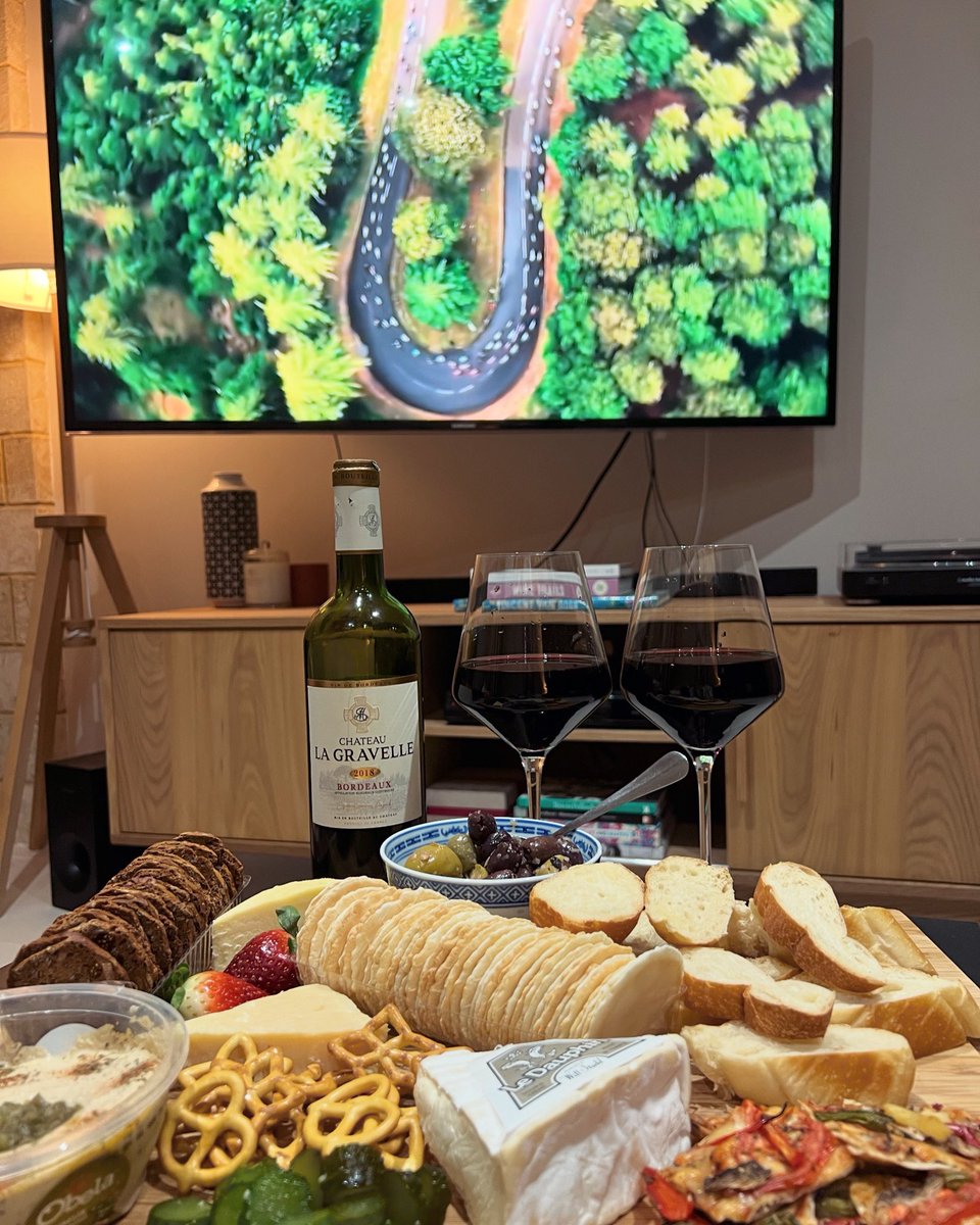 _missjess1's tweet image. #TDF2024 #tdfsbs #couchpeleton #toursnacks #toastletour 🚴🍷🧀