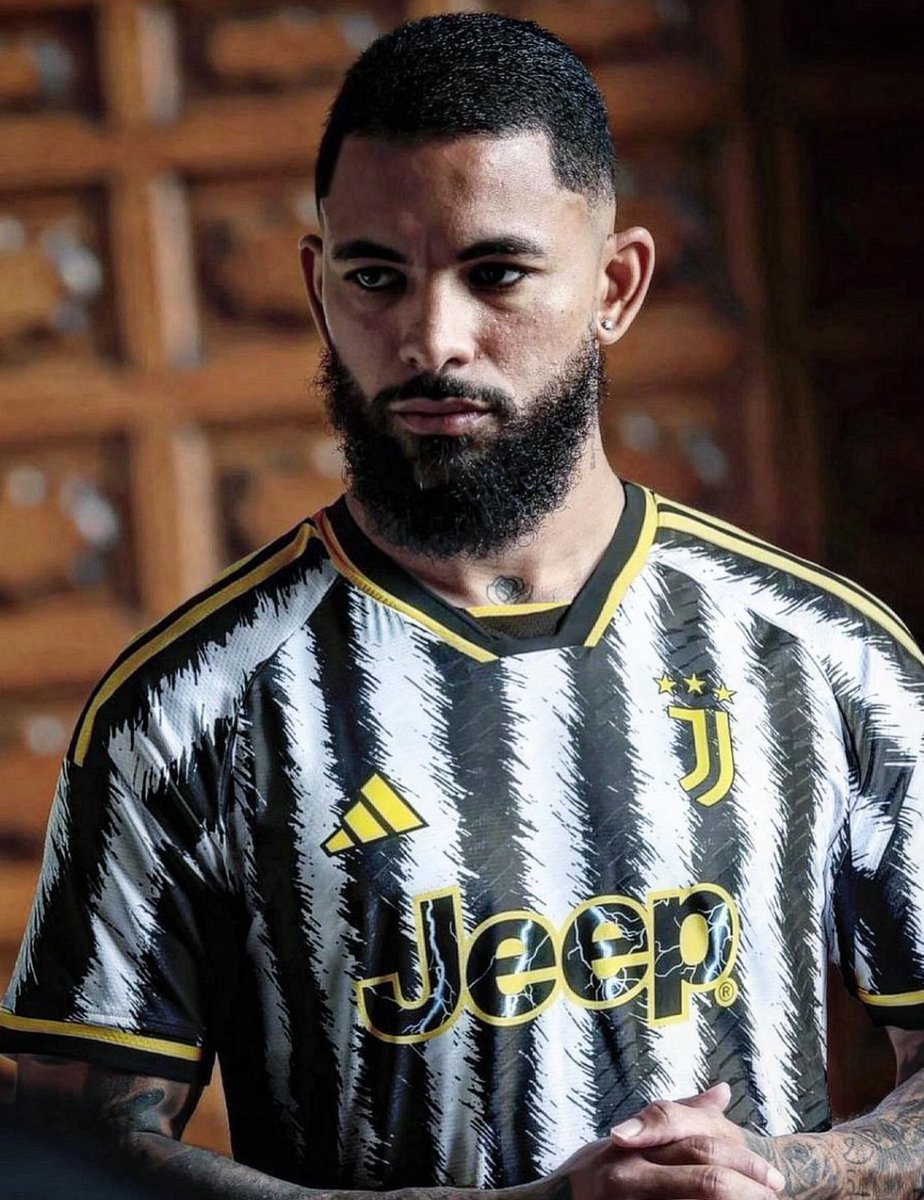 FabrizioRomano's tweet photo. 🚨⚪️⚫️ Official, confirmed. Douglas Luiz joins Juventus from Aston Villa with value of €50m to be paid in four installments.

Contract until June 2029. 🇧🇷

Samuel Iling Jr and Enzo Barrenechea to join Aston Villa in separate deals worth €22m in total. https://t.co/1Vv8Rld3yG