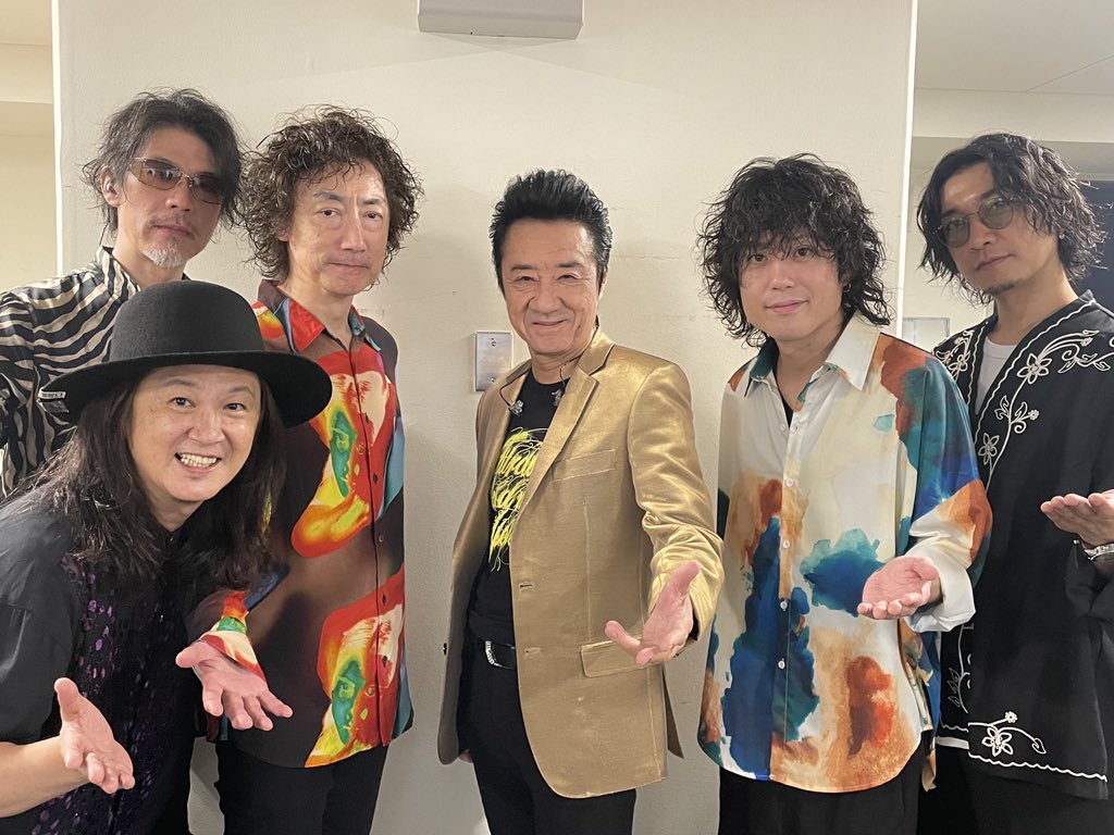 kusakarix's tweet photo. HOUND DOG 大阪2days終了！！

両日超満員御礼、大盛り上がり。ヒット曲のオンパレード、本当に幸せな時間でした。ちなみに僕は88年の東京ドーム公演を観て会場入りしました😉👍🥚

ありがとうございました

では、次は聖地仙台でお会いしましょう✊✨✨

#HOUNDDOG
#大友康平
#LOVEandLIVE https://t.co/hVJsoakhp7