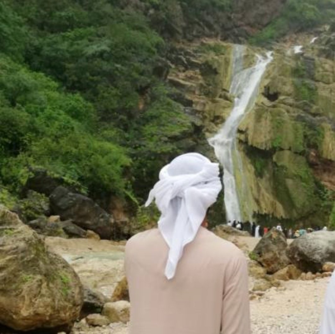 باصون لك عهد المحبين
لو يعذلونك ناس جهّال

ما يلت في درب الرديين
عالي مثل هامات لجبال

بخفيك في لب الحشاتين
عن لا يضرك قول حيّال

#مسـاء_الخـيـر_والمحبه
