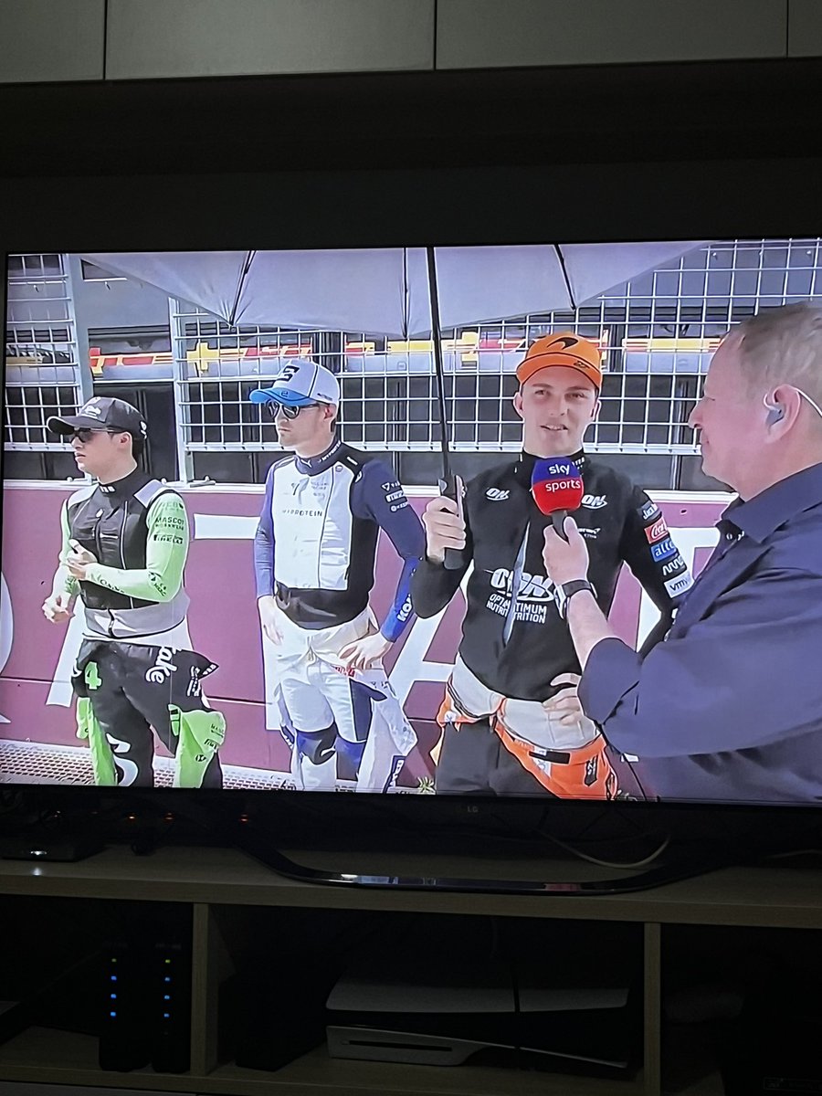 LOSCAR SHARING AN UMBRELLA !! #loscar