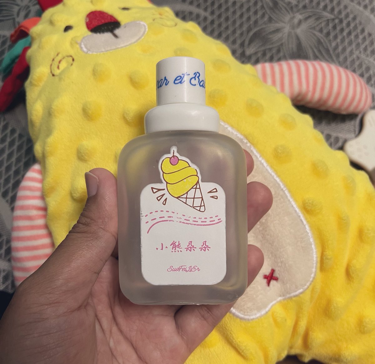 Oheying's tweet photo. Dahlah murah, lepastu botol design pun premium. Botol kaca okay, feeling perfume adults sangat. Btw, Umar guna scent Milk Icecream ni &amp; dah 2kali restock. Paling suka dia item readystock &amp; COD je pun tade hal.
Mommy mommy boleh beli kat kedai ni https://t.co/EdH5oIM2a7 https://t.co/A9AfkZhq6O
