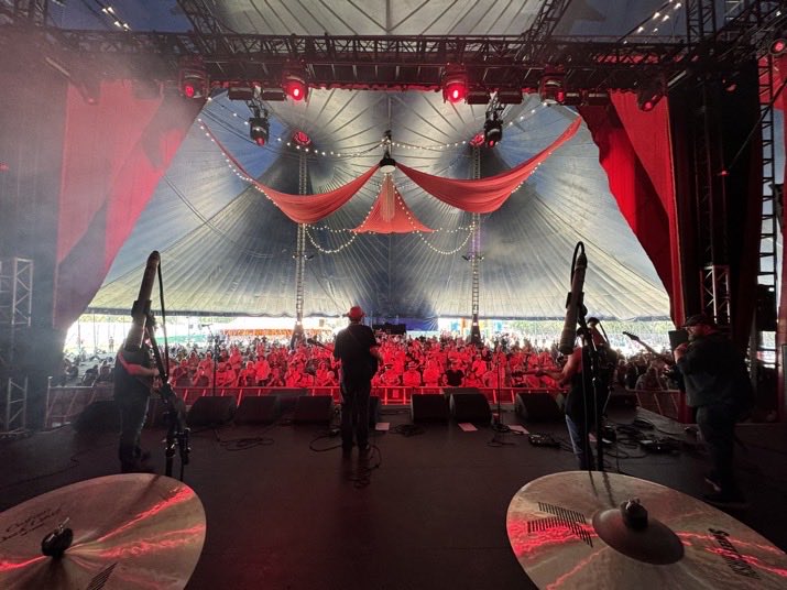 Well, THAT was a blast…<a href="/funlovinwriters/">FunLovinCrimeWriters</a>⁩ #Glastonbury #MurderingSongsForFun ⁦