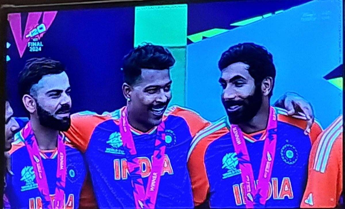 tringlemud's tweet photo. 🇮🇳💙❤️

(a bit late to post, party spirits are still high💃🩰) https://t.co/n4OydAik1z