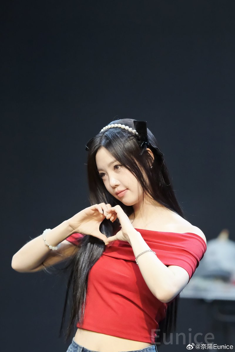 상하이 팬싸템들 다 처음보는 것들이라서 신선하다.. 착장이랑도 잘 어울료❤️
