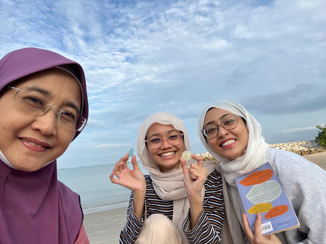 aqlhakml's tweet photo. “Lepasni things will change.. it won’t be the same anymore. But Ibu always doakan it will be towards the better, in sha Allah.” 

❤️🥺 amiin ya rabb. alhamdulillah🤍 may Allah grant us His blessings in the most beautiful ways🥰 https://t.co/WKsiJbIa4b