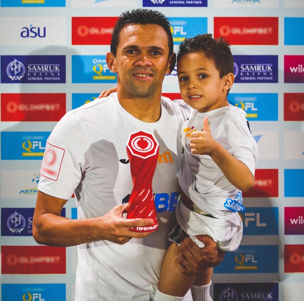 JPauloM11's tweet photo. Escolhido o melhor jogador da partida de ontem , na vitória por 3x1 diante o Astana Fc . #JP11⚽️🖤💛🇰🇿🇧🇷 https://t.co/V5MbEApM1A
