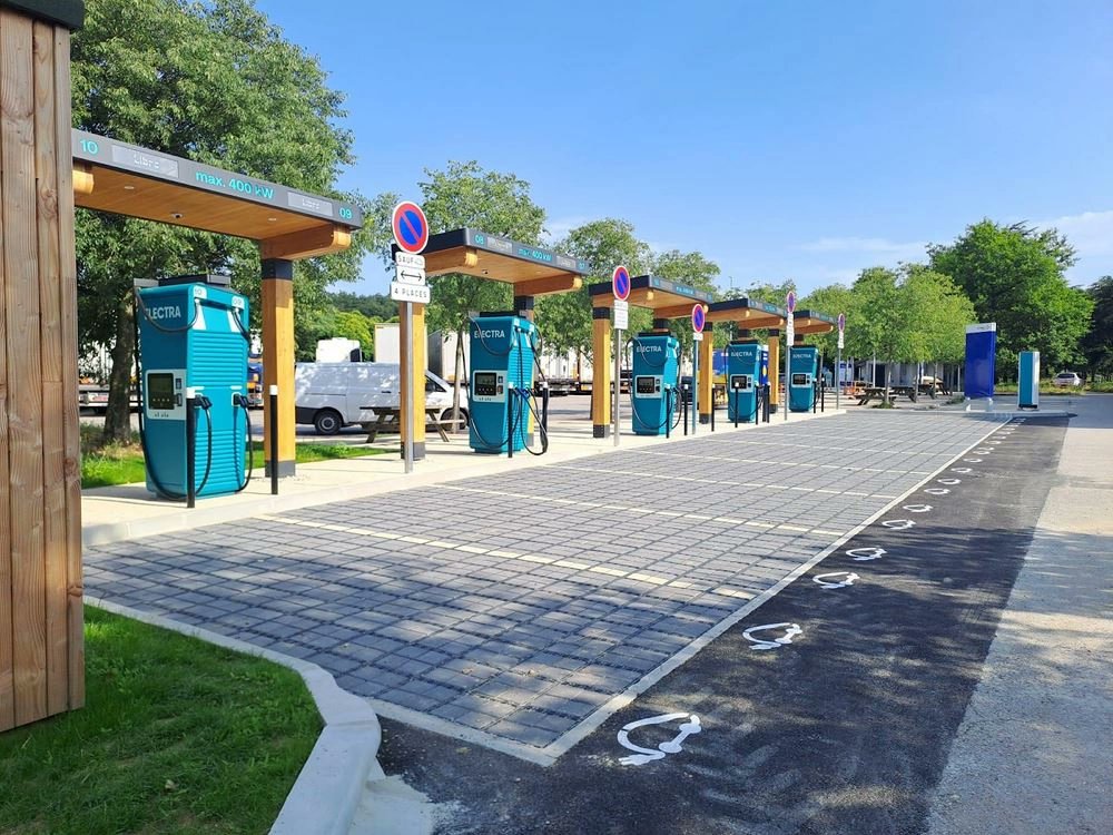 Plus de la moitié des Français convaincus de pouvoir faire de longs trajets en voiture électrique latribuneauto.com/reportages/act… via <a href="/LaTribuneAuto/">LaTribuneAuto</a> 
<a href="/BMWGroupFrance/">BMW Group France</a> <a href="/AlphabetFR/">Alphabet France</a> <a href="/YouGovFrance/">YouGov France</a> #Etude #Opinions #Français #Automobilistes #Vacances #Trajets #VoitureElectrique #Distances #BEV