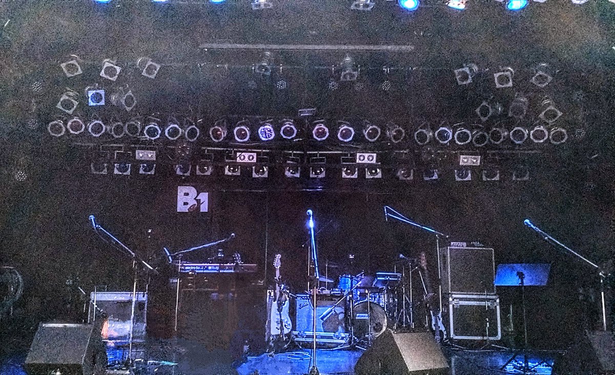 blue_byrd's tweet photo. ツアー最終話福岡公演✨
最高の最高は何て言うの？！こんなに素敵なライブを体験した私たちは、これからどうやって生きていけばいいの？🥹でも、君を知ったから死ねないな、って最後に歌われたその言葉に尽きます！中田裕二さんを大好きな自分が大好きです🥰
#中田裕二
#MasterOfShadows
#MasterOf最高 https://t.co/CdyfkPLreG