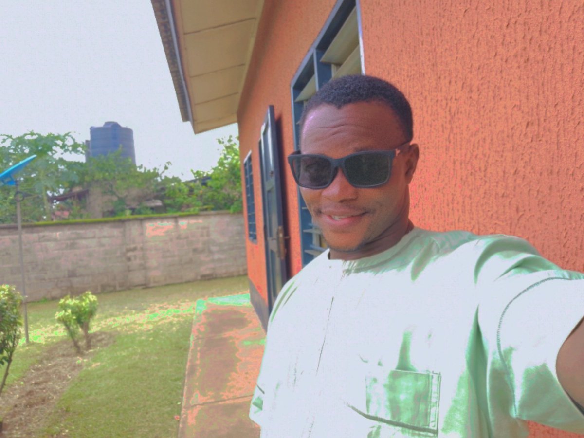 joyabsorber's tweet photo. I dey my father house,#Kingdomhall the place wey be say I de feel relax and say all my problems don finish #Jwmeeting #Jwfam https://t.co/qCwBQcfrjZ