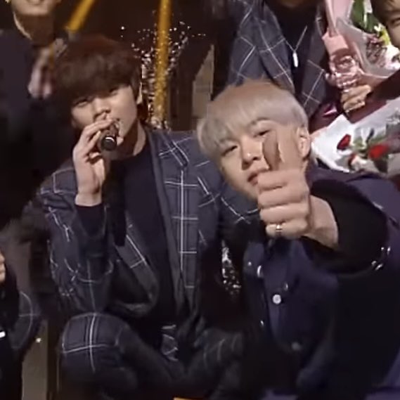 제가 반장이 된다면
여러분들을 위해 노력하고
먼저 나서며 불의에 맞서고..
(3표) 

                                               얘들아 잘부탁해~(4표)