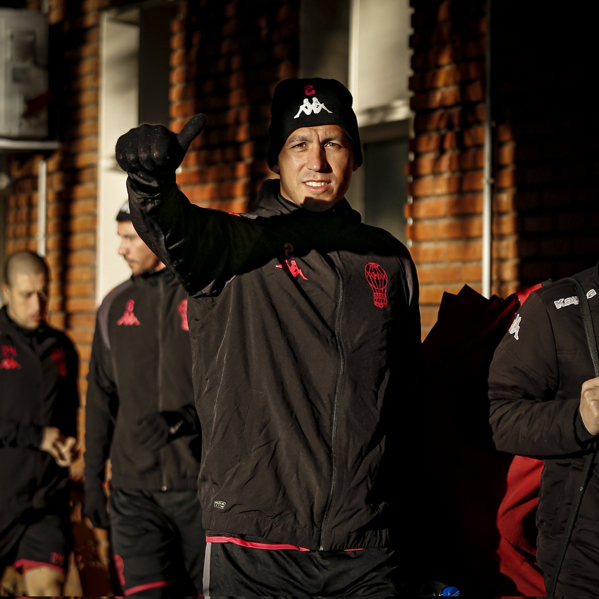 CAHuracan's tweet image. Buen día, buen día... 😁

💪🏻😎 ¡Arriba que hoy se entrena!

#VamosGlobo 🎈
#HuracánYNadaMás