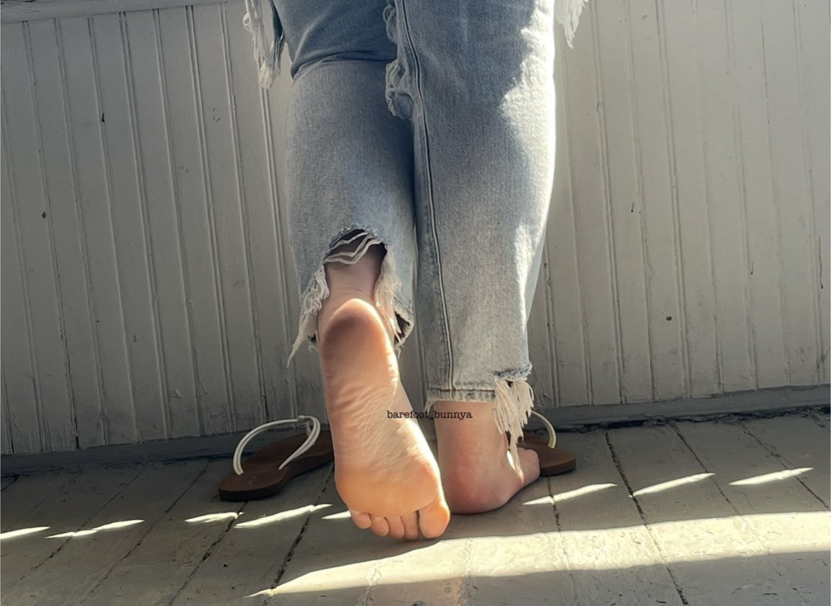 Would you do a double take? 😏 #feet #soles #footfetish #sneaky #softsoles #toes #longtoes #heels #kinky #goddess #mistress #funwithfeet #secretfootfetish #wrinkledsoles #worshipme