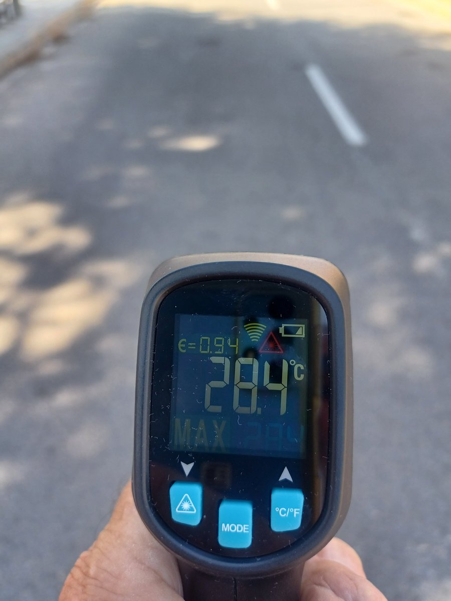 arbopalm's tweet photo. Hilo sobre sombra de árboles y temperaturas de superficie pero afinando las tipologías.
*spoiler, sí, los arboles refescan el ambiente, pero hasta hoy no sabía en qué medida: impresionante.
#1 Calle y carril bici
Asfalto al sol, a la sombra y sombra en carril bici https://t.co/jU8CQt0cre