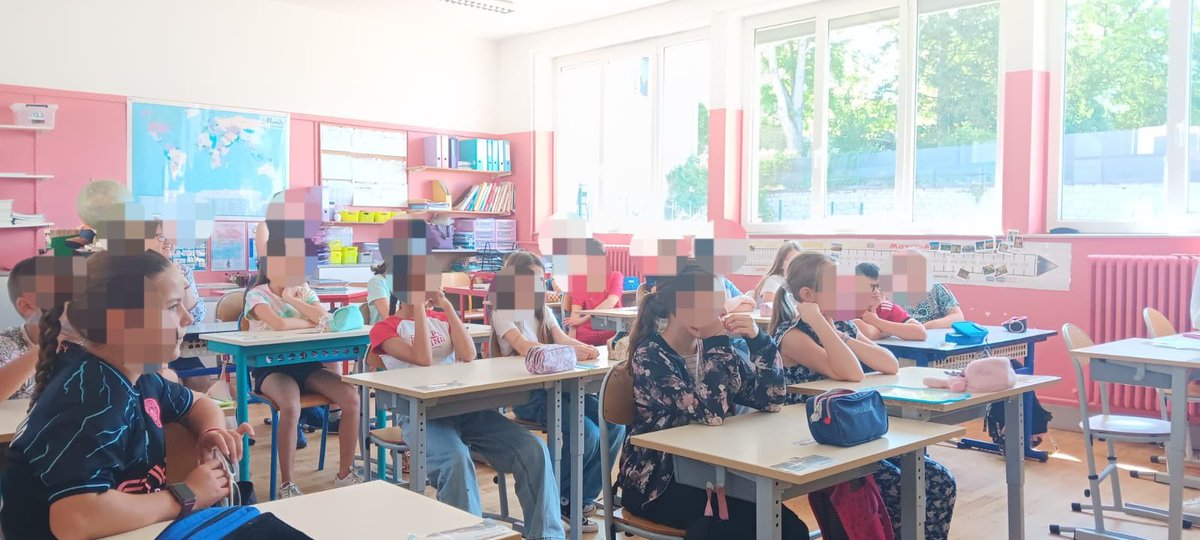 CollegeBarres's tweet photo. Les élèves Ambassadeurs se sont rendus dans les écoles Louise Michel, Jules Ferry, Porte de France et Edgar Gascon d'Haudainville pour sensibiliser les écoliers de CM2 au harcèlement scolaire. https://t.co/gZXdMOvVG4