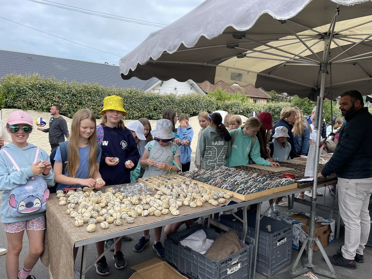 JArthers's tweet photo. Au marché. https://t.co/JUdF4x6CtB